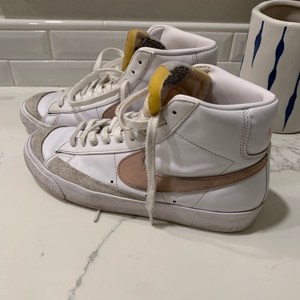 Nike Blazer Mid 77 White/Pink size 9.5